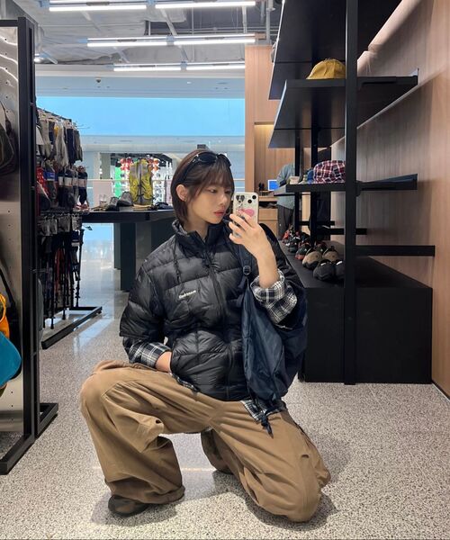AAKAM(アーカム)の「Knee Pin-tuck Contrast Cargo Pants (Brown)(その他パンツ・レディース・その他・1/2)」の13枚目の写真