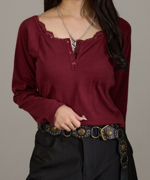 apres jour mignon(アプレジュールミニョン)の「カップ付きレースヘンリーネックトップス(Tシャツ/カットソー・レディース・オフホワイト/杢グレー/ブラック/ボルドー・LARGE/フリー)」の4枚目の写真