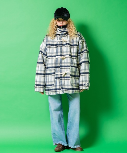 a.p.o.v.（エーピーオービー）の「a.p.o.v. 起毛ファータッチ肉厚チェックオーバーサイズ中綿ダッフルコート（ダッフルコート・メンズ・ブラウン/ホワイト・ONESIZE）」の5枚目の写真
