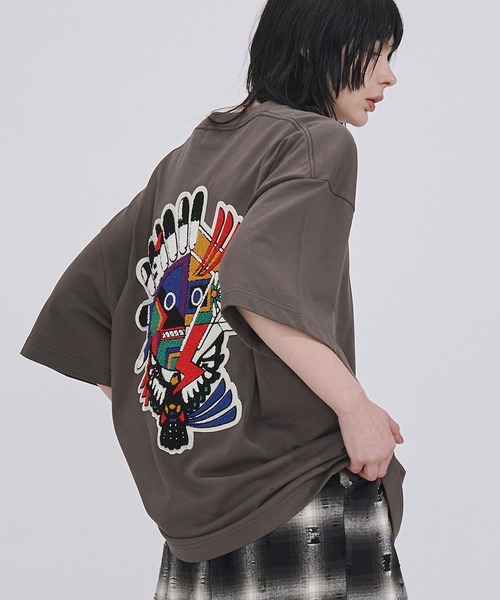 SeeSew（シーソー）の「【UNISEX】KOKOPELI WAPPEN TEE/ココペリワッペンTシャツ（Tシャツ/カットソー・メンズ・ホワイト/チャコールグレー・L/M）」の2枚目の写真