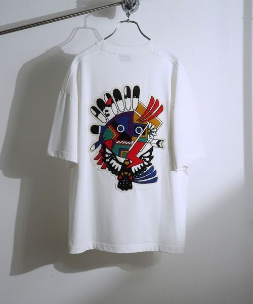 SeeSew（シーソー）の「【UNISEX】KOKOPELI WAPPEN TEE/ココペリワッペンTシャツ（Tシャツ/カットソー・メンズ・ホワイト/チャコールグレー・L/M）」の5枚目の写真