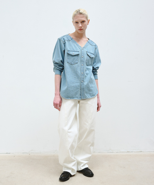 AOPT(アオプト)の「CURVED LINE WIDE JEANS - WHITE(デニムパンツ・レディース・その他・MEDIUM)」の1枚目の写真