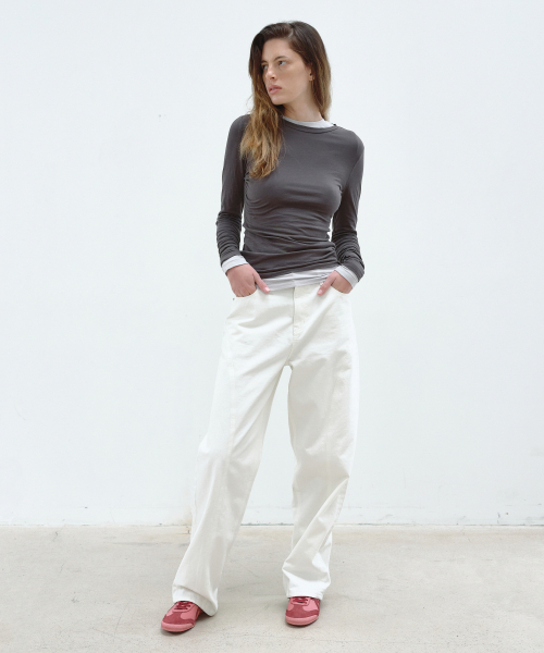 AOPT(アオプト)の「CURVED LINE WIDE JEANS - WHITE(デニムパンツ・レディース・その他・MEDIUM)」の5枚目の写真