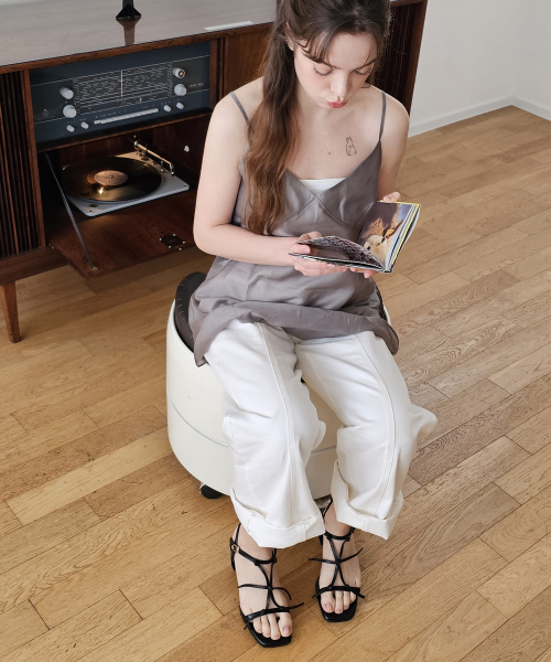 CESTI(セスティ)の「ツインクルベルテッドヒルサンダル(BLACK)(サンダル・レディース・ブラック・22.5cm/23cm/23.5cm/24cm/24.5cm/25cm)」の2枚目の写真