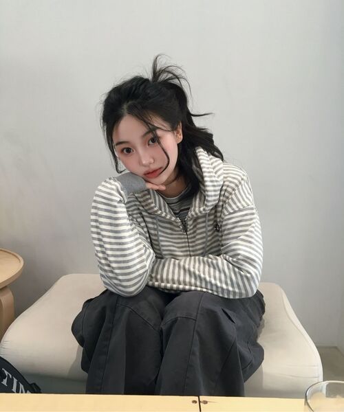 S'EST(エスイーエスティー)の「Stripe Logo Hoodie Zip Up Gray(パーカー・メンズ・その他・LARGE/SMALL/MEDIUM)」の5枚目の写真