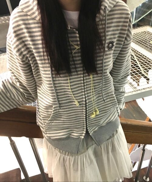 S'EST(エスイーエスティー)の「Stripe Logo Hoodie Zip Up Gray(パーカー・メンズ・その他・LARGE/SMALL/MEDIUM)」の8枚目の写真