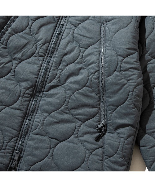 WILD THINGS(ワイルドシングス)の「WILD THINGS WILD THINGS x Kinetics “QUILTED HAPPY JACKET”(ワイルドシングス ワイルドシングス × キネティクス “キルテッド ハッピー ジャケット”)(ナイロンジャケット・メンズ・ブラック/グレー系・MEDIUM/LARGE/SMALL/X-LARGE)」の12枚目の写真