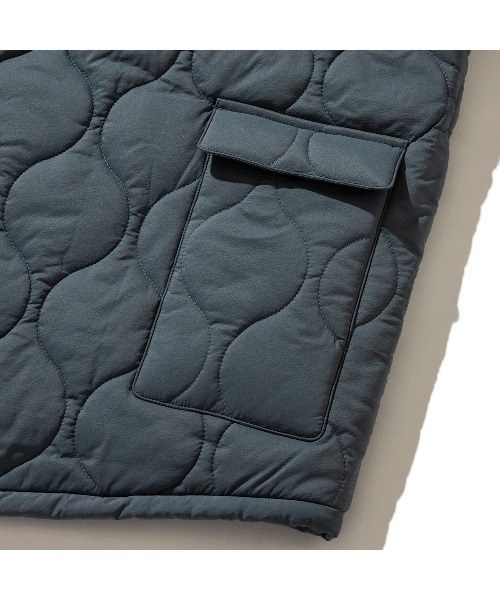 WILD THINGS(ワイルドシングス)の「WILD THINGS WILD THINGS x Kinetics “QUILTED HAPPY JACKET”(ワイルドシングス ワイルドシングス × キネティクス “キルテッド ハッピー ジャケット”)(ナイロンジャケット・メンズ・ブラック/グレー系・MEDIUM/LARGE/SMALL/X-LARGE)」の3枚目の写真