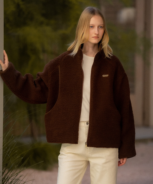 KNOWNBETTER（ノウンベター）の「Embroidered reversible fleece jumper [KNFW04JP03]_[2color]（その他アウター・レディース・Beige/DK.Brn・FREE）」の3枚目の写真