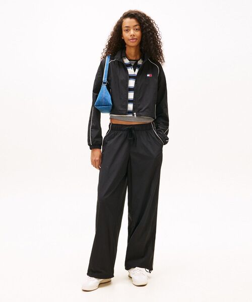 tommy jeans（トミー ジーンズ）の「クロップドウーブントラックジャケット（ブルゾン・レディース・ブラック・MEDIUM/X-SMALL/SMALL）」の3枚目の写真
