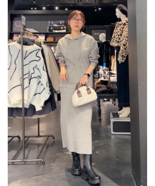 AZUL by moussy(アズールバイマウジー)の「【身長/骨格別着用画像あり】【セットアップ対応】スウェッターニットスカート 春服 秋服 冬服 ロングスカート タイトスカート(スカート・レディース・杢グレー/ライトピンク/ネイビー・FREE)」の4枚目の写真