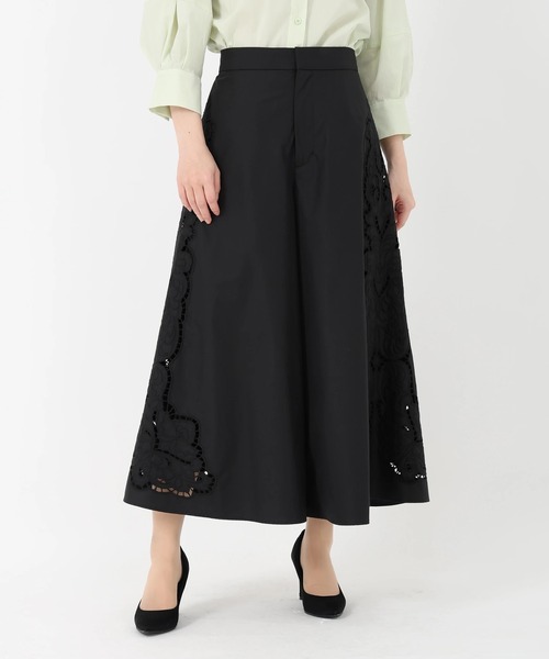 STRAWBERRY-FIELDS（ストロベリーフィールズ）の「ネオブロード_エンブロイダリーフレアパンツ（その他パンツ・レディース・オフホワイト/ブラック・2）」の2枚目の写真