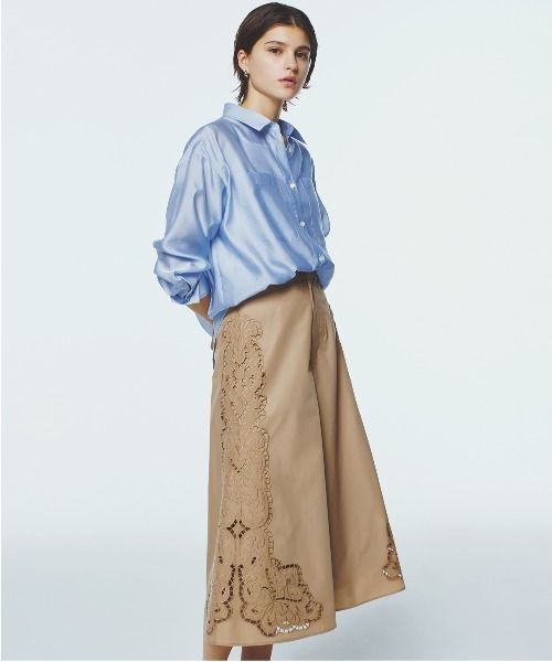 STRAWBERRY-FIELDS（ストロベリーフィールズ）の「ネオブロード_エンブロイダリーフレアパンツ（その他パンツ・レディース・オフホワイト/ブラック・2）」の3枚目の写真