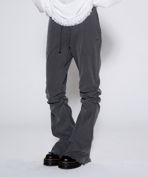 CONY(コール アウト ニューイヤー)の「シャーリングスリムブーツカットパンツ / チャコール(その他パンツ・レディース・その他・ONE SIZE)」の1枚目の写真