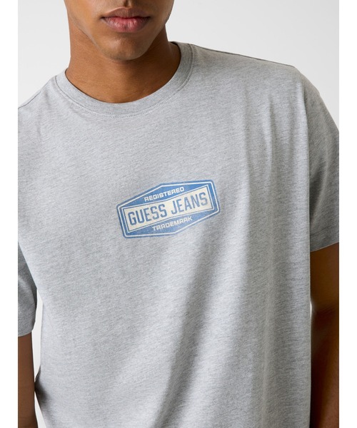 GUESS JEANS（ゲスジーンズ）の「GUESS JEANS Regular Fit Registered Trademark Tee Tシャツ  （Tシャツ/カットソー・メンズ・グレー/ブラック・SMALL/MEDIUM/LARGE/X-LARGE）」の6枚目の写真