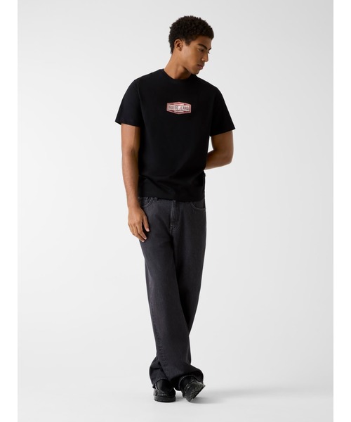 GUESS JEANS（ゲスジーンズ）の「GUESS JEANS Regular Fit Registered Trademark Tee Tシャツ  （Tシャツ/カットソー・メンズ・グレー/ブラック・SMALL/MEDIUM/LARGE/X-LARGE）」の4枚目の写真