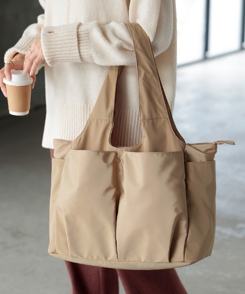 HUG.U(ハグユー)の「軽量 / 撥水 / 防汚 大容量トートバッグ(トートバッグ・レディース・ブラック/カーキ/ベージュ/ネイビー・FREE)」の3枚目の写真