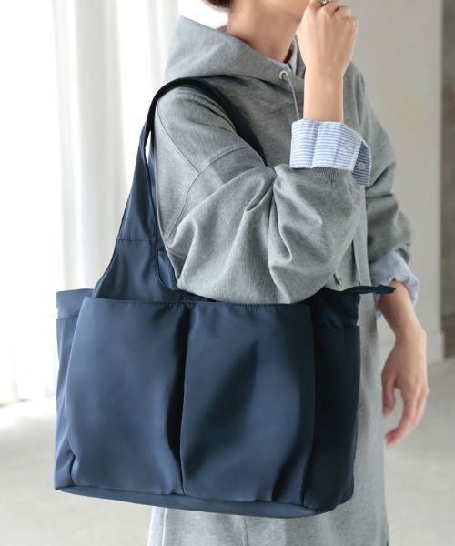HUG.U(ハグユー)の「軽量 / 撥水 / 防汚 大容量トートバッグ(トートバッグ・レディース・ブラック/カーキ/ベージュ/ネイビー・FREE)」の4枚目の写真