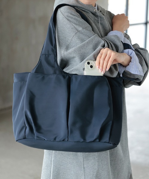 HUG.U(ハグユー)の「軽量 / 撥水 / 防汚 大容量トートバッグ(トートバッグ・レディース・ブラック/カーキ/ベージュ/ネイビー・FREE)」の7枚目の写真