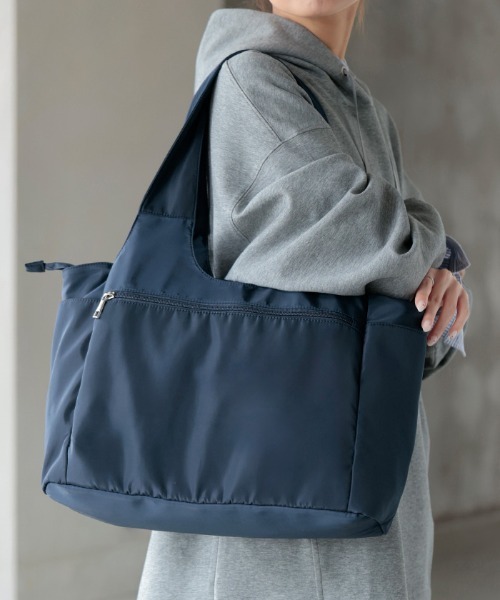 HUG.U(ハグユー)の「軽量 / 撥水 / 防汚 大容量トートバッグ(トートバッグ・レディース・ブラック/カーキ/ベージュ/ネイビー・FREE)」の5枚目の写真