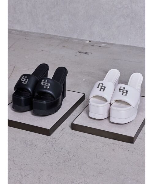 GYDA（ジェイダ）の「GG PUFFYタンクソールサンダル（サンダル・レディース・オフホワイト/ブラック・LARGE/MEDIUM/SMALL）」の3枚目の写真