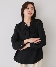 取り外しタイ付きブラウス
