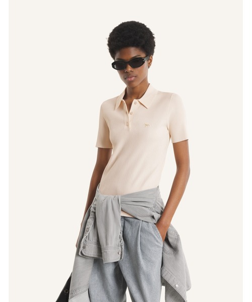 Maison Kitsune（メゾンキツネ）の「BABY FOX PLEAT RIB POLO（ポロシャツ・レディース・ベージュ・XS/S/M）」の6枚目の写真