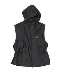 TRAVEL（トラベル）の「ナイロンウィングオープンベストブラック（ベスト）」