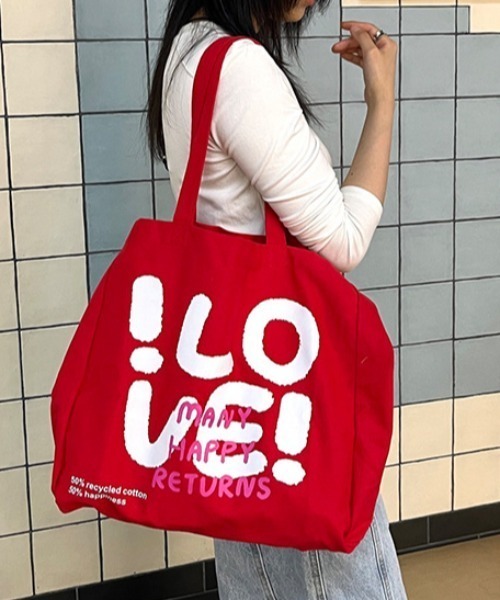 Vipoa（ヴィポア）の「LOVE big logo tote bag（トートバッグ・レディース・レッド/ピンク/イエロー/ネイビー・FREE）」の4枚目の写真