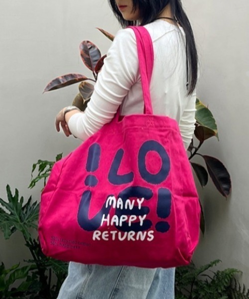 Vipoa（ヴィポア）の「LOVE big logo tote bag（トートバッグ・レディース・レッド/ピンク/イエロー/ネイビー・FREE）」の3枚目の写真