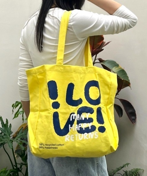 Vipoa（ヴィポア）の「LOVE big logo tote bag（トートバッグ・レディース・レッド/ピンク/イエロー/ネイビー・FREE）」の2枚目の写真