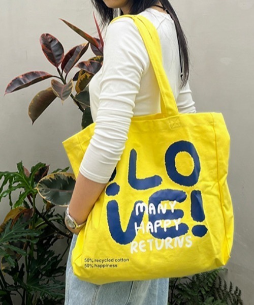 Vipoa（ヴィポア）の「LOVE big logo tote bag（トートバッグ・レディース・レッド/ピンク/イエロー/ネイビー・FREE）」の10枚目の写真