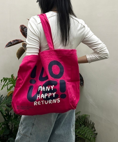 Vipoa（ヴィポア）の「LOVE big logo tote bag（トートバッグ・レディース・レッド/ピンク/イエロー/ネイビー・FREE）」の14枚目の写真