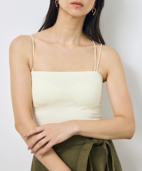 AZUL by moussy（アズールバイマウジー）の「カップ付きチューブトップ(ショート)（キャミソール・レディース・オフホワイト/ブラック・MEDIUM/SMALL）」の2枚目の写真