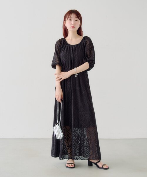 Kastane(カスタネ)の「【WEB限定/2サイズ展開/低身長サイズ】カットレースギャザーワンピース(ワンピース・レディース・ブラック/アイボリー・1/0)」の5枚目の写真