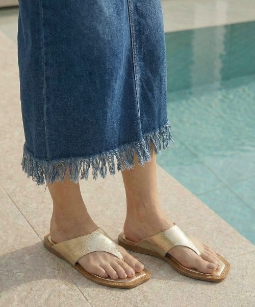 ASH（アッシュ）の「アッシュ【GENIUS】トングサンダル フラット サマーサンダル 1.5cmヒール（サンダル・レディース・ゴールド・36/37/38/39）」の4枚目の写真