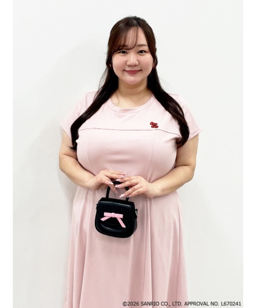 sanrio（サンリオ）の「＜大きいサイズ＞【ハローキティ】Aラインフレアカットワンピース marun（ワンピース・レディース・ピンク/ブラック・5L/4L/3L/LL/L）」の4枚目の写真