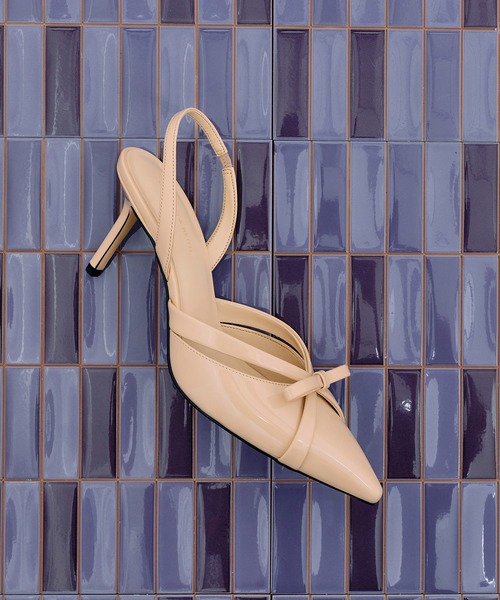 CHARLES & KEITH(チャールズ & キース)の「Kaleen カリーン スリングバックスティレット(パンプス・レディース・レッド/アイボリー/ブラック・25.5cm/25cm/24.5cm/23.5cm/23cm/22.5cm)」の14枚目の写真