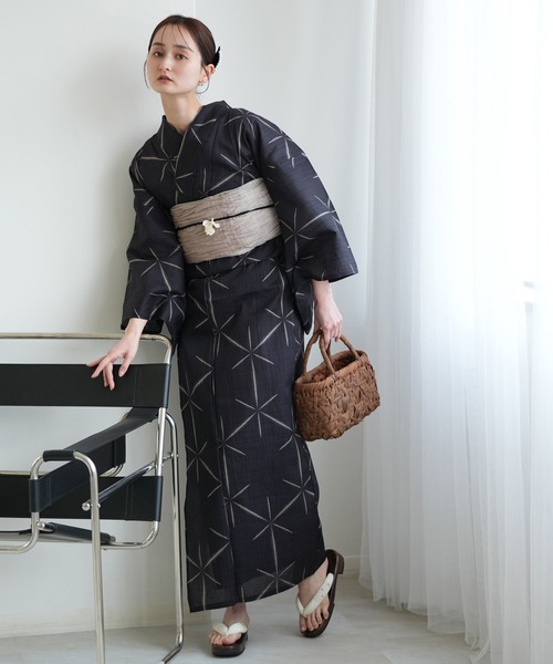 utatane(ウタタネ)の「浴衣3点セット 粋モダン 墨茶に雪花模様(浴衣・レディース・ブラック・FREE)」の6枚目の写真