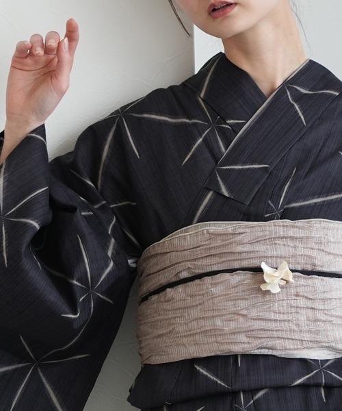 utatane(ウタタネ)の「浴衣3点セット 粋モダン 墨茶に雪花模様(浴衣・レディース・ブラック・FREE)」の8枚目の写真