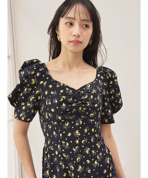 SNIDEL(スナイデル)の「【販路限定サイズあり】Sustainableフルーツプリントワンピース(ワンピース・レディース・ダークネイビー/ピンク/アイボリー・00/2/1/0)」の17枚目の写真
