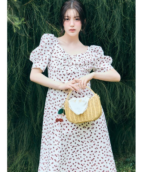 SNIDEL(スナイデル)の「【販路限定サイズあり】Sustainableフルーツプリントワンピース(ワンピース・レディース・ダークネイビー/ピンク/アイボリー・00/2/1/0)」の5枚目の写真