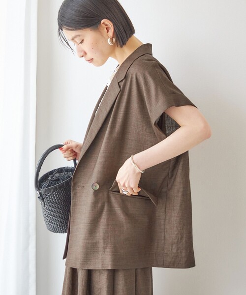 SHIPS（シップス）の「【実力派ベーシック】〈接触冷感/UVカット/吸水速乾/洗濯機可能〉SUUSUU フレンチ スリーブ  ジャケット（テーラードジャケット・レディース・ブラウン/ダークグレー・ONE SIZE）」の2枚目の写真
