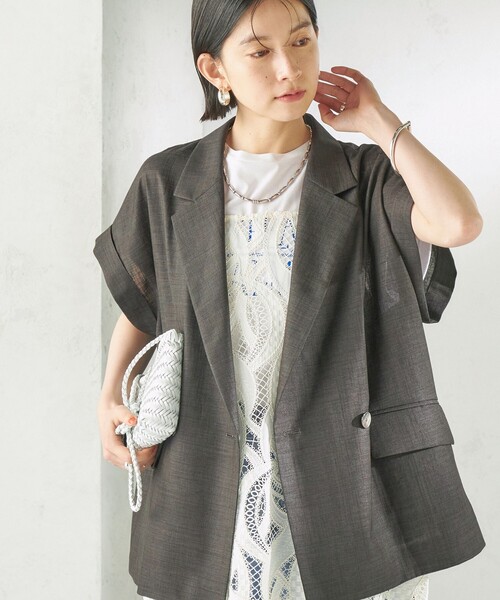 SHIPS(シップス)の「【実力派ベーシック】〈接触冷感/UVカット/吸水速乾/洗濯機可能〉SUUSUU フレンチ スリーブ 羽織 ジャケット(テーラードジャケット・レディース・ブラウン/ダークグレー・ONE SIZE)」の8枚目の写真