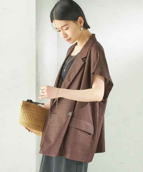 SHIPS（シップス）の「【実力派ベーシック】〈接触冷感/UVカット/吸水速乾/洗濯機可能〉SUUSUU フレンチ スリーブ  ジャケット（テーラードジャケット・レディース・ブラウン/ダークグレー・ONE SIZE）」の6枚目の写真