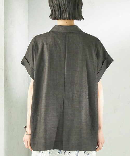 SHIPS（シップス）の「【実力派ベーシック】〈接触冷感/UVカット/吸水速乾/洗濯機可能〉SUUSUU フレンチ スリーブ  ジャケット（テーラードジャケット・レディース・ブラウン/ダークグレー・ONE SIZE）」の21枚目の写真