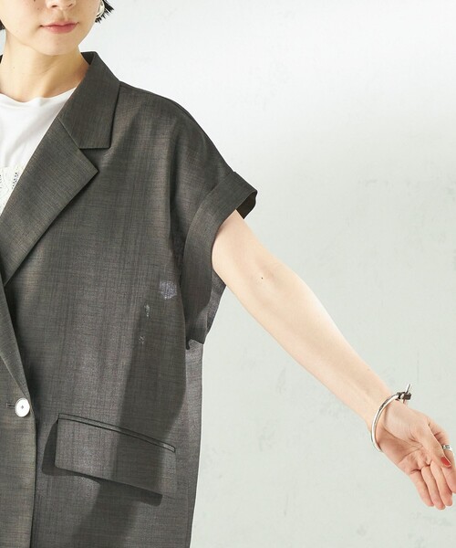 SHIPS(シップス)の「【実力派ベーシック】〈接触冷感/UVカット/吸水速乾/洗濯機可能〉SUUSUU フレンチ スリーブ 羽織 ジャケット(テーラードジャケット・レディース・ブラウン/ダークグレー・ONE SIZE)」の3枚目の写真