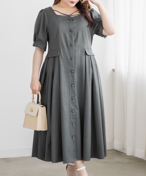 CLETTE（クレット）の「CLETTEオリジナルクロスチョーカーサイドプリーツワンピース（ワンピース・レディース・ライトベージュ/ネイビー/グレー・4L/3L/LL）」の2枚目の写真