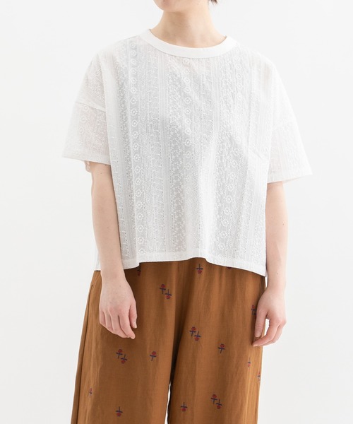 nop de nod（ノップドゥノッド）の「エンブロイダリーTシャツ（Tシャツ/カットソー・レディース・オフホワイト/ブラウン/ネイビー・3）」の2枚目の写真