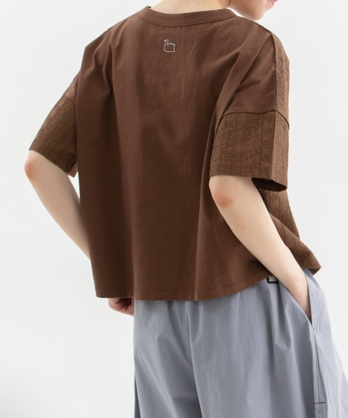 nop de nod（ノップドゥノッド）の「エンブロイダリーTシャツ（Tシャツ/カットソー・レディース・オフホワイト/ブラウン/ネイビー・3）」の8枚目の写真